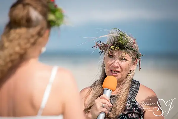 Nelson Wedding Celebrants & MCs: Raewynn Jenkins